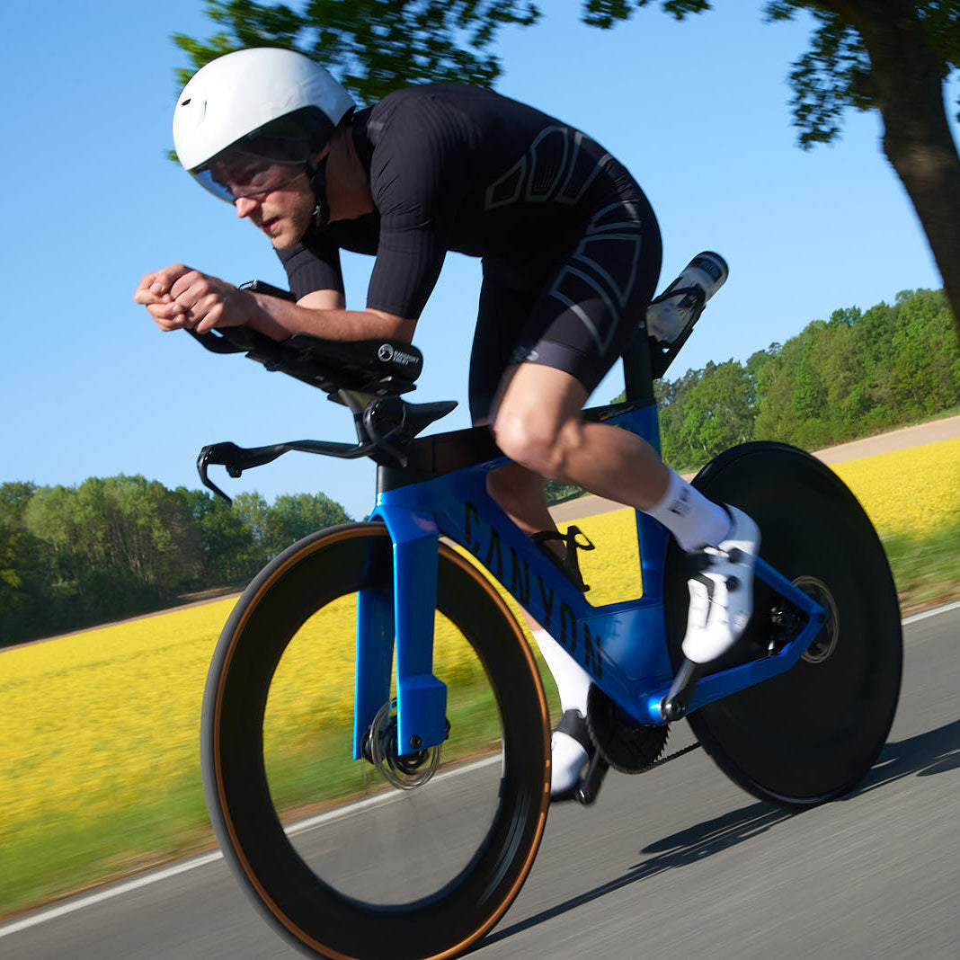 Fe226 AeroForce is the best triathlon Suit. Aero dynamic wind tunnel test winner with Coldblack. Fast as a swimskin. Special triathlon and time trial pad. Fastest tri suit for Ironman Races