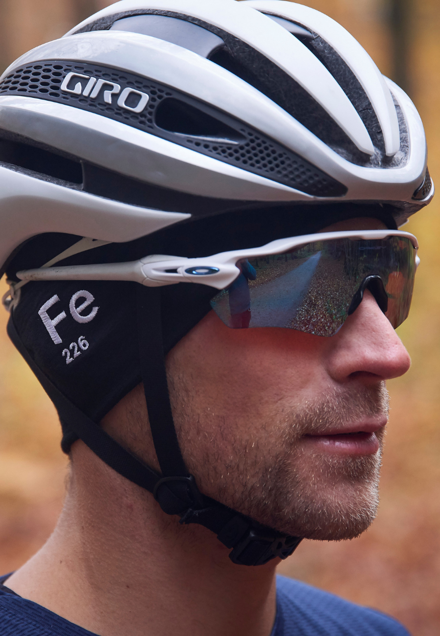 This merino wool beanie is 100% organic, naturally antibacterial, odourless, quickdry, temperature-regulating. The Fe226 beanie is guaranteed to be your headwarmer for running and cycling in any weather condition. Fold to warm your ears with three layers of wool. It is thin enough to be worn under your cycling helmet as well.