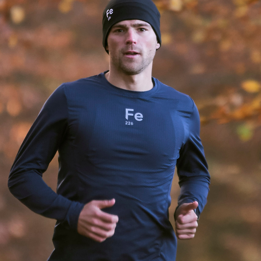 This merino wool beanie is 100% organic, naturally antibacterial, odourless, quickdry, temperature-regulating. The Fe226 beanie is guaranteed to be your headwarmer for running and cycling in any weather condition. Fold to warm your ears with three layers of wool. It is thin enough to be worn under your cycling helmet as well.