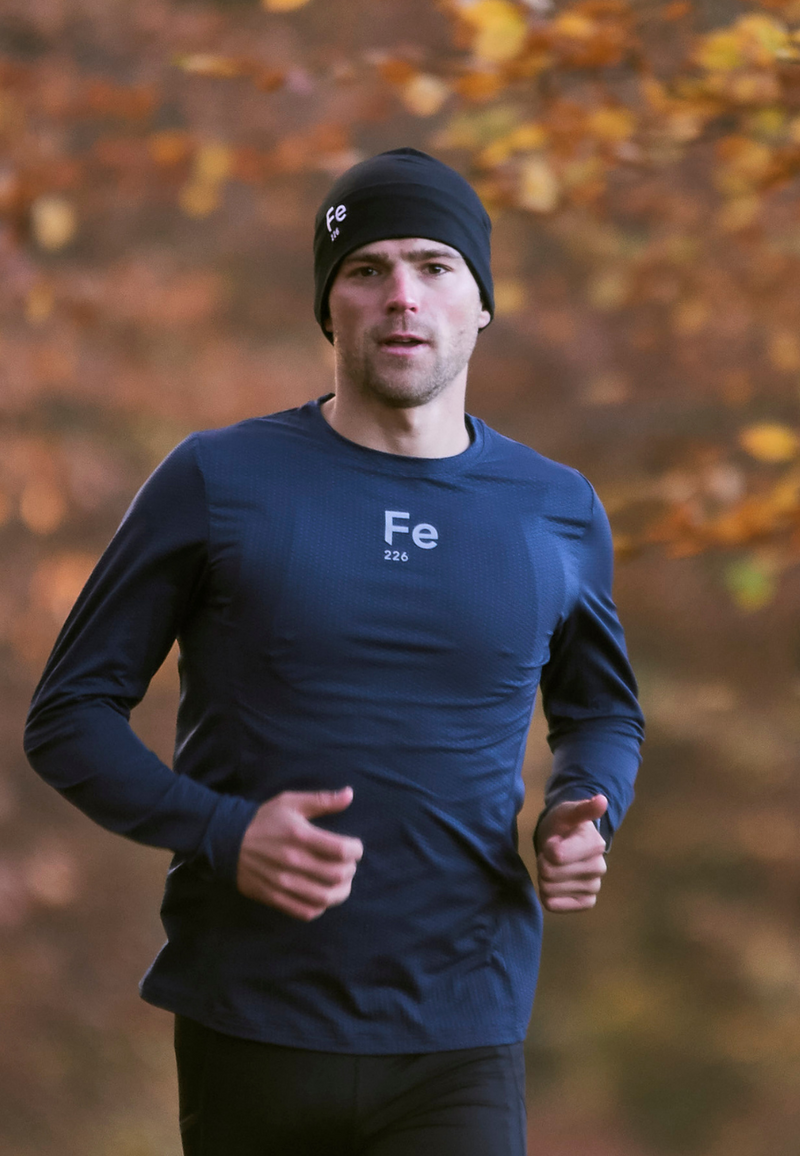 This merino wool beanie is 100% organic, naturally antibacterial, odourless, quickdry, temperature-regulating. The Fe226 beanie is guaranteed to be your headwarmer for running and cycling in any weather condition. Fold to warm your ears with three layers of wool. It is thin enough to be worn under your cycling helmet as well. 