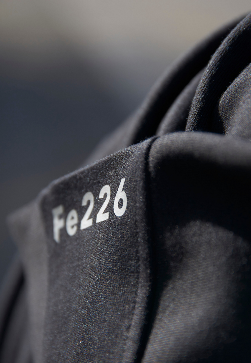 The Fe226 BE IRON Hoodie is responsibly produced in Europe to make you look good. And fit - no baggy parts here, it is rather snug fit. The high quality Poly-cotton fabric feels super soft and is one of the most advanced from fashion industry and always stays in shape. You don't have to worry about this, it will always look good on you, keeps its shape and form even after years of use.