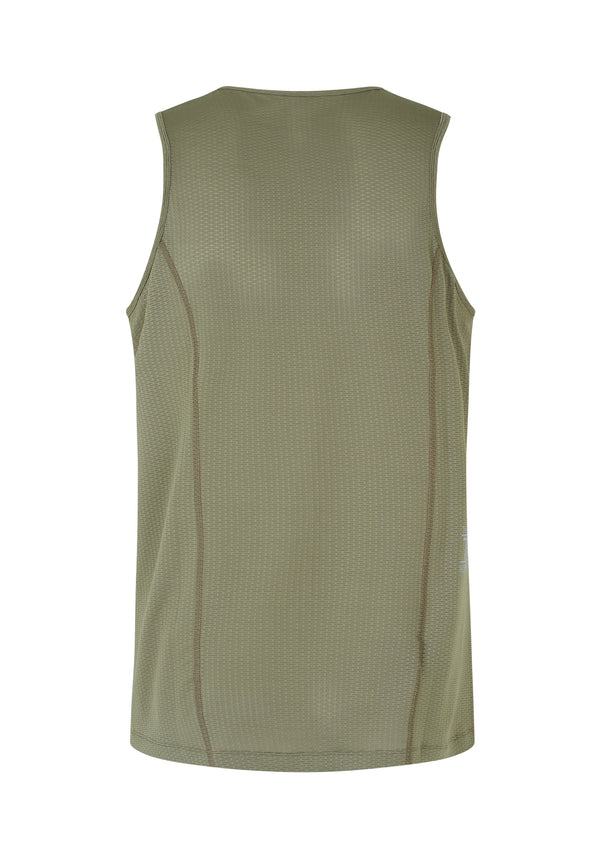 With unique Fe226 perfect-fit four-panel construction, we made THE RUNNING SINGLET light, quick drying and ventilated. The Running Singlet is odour-free. Wash less