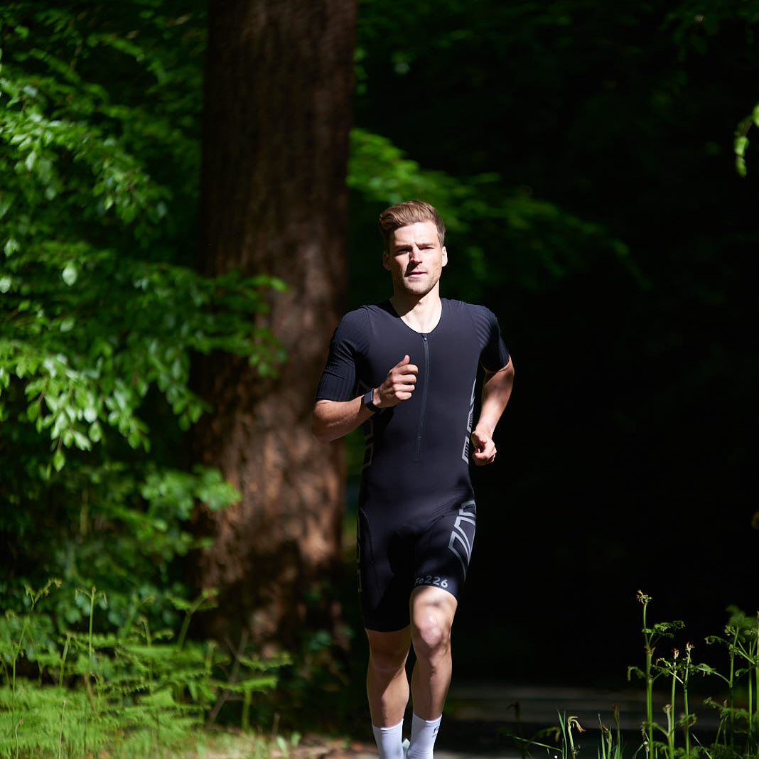 Fe226 AeroForce Triathlon Suit is made to make you faster. In the water, on the bike (Wind tunnel test winner) and on the run, as it supports your posture