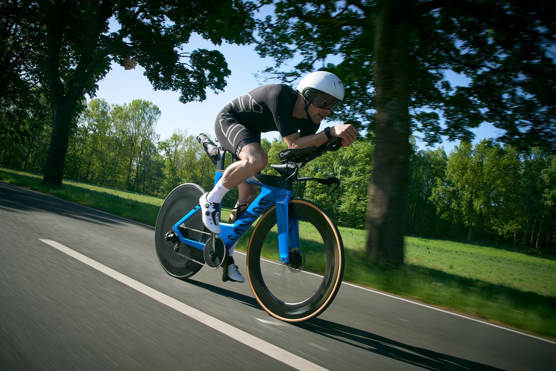 Fe226 AeroForce Triathlon Suit is our best and fastest tri suit. Aero dynamic wind tunnel test winner for Ironman 70.3 triathlon, Ironman tri, time trial and cycling races. High quality, high end triathlon suit