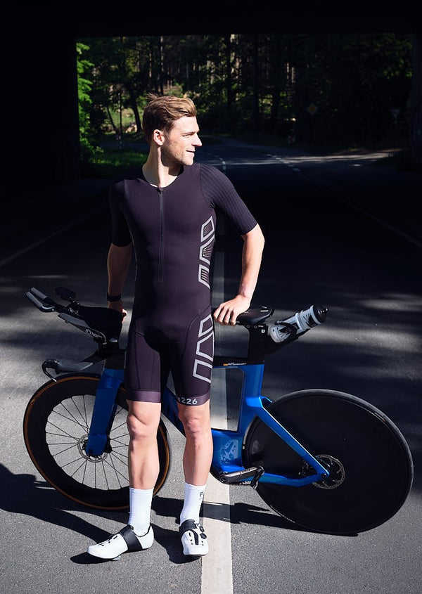 Fe226 AeroForce Triathlon Suit is our best and fastest triathlon and time trial suit. Wind tunnel test winner for Ironman 70.3 middle distance triathlon, Ironman long distance triathlon, cycling and time trial races. High quality and performance