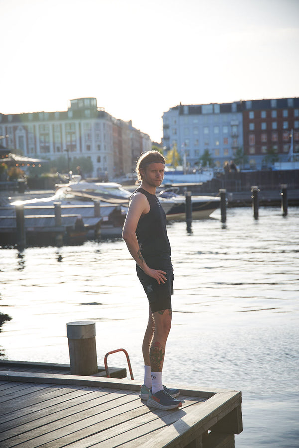 Fe226 perfect summer running kit: Fe226 Running Singlet, Fe226 2-in-1 Running Short, Fe226 Running & Cycling Socks. Made in europe with a sustainable approach. High quality and odourfree. Run more, wash less. For running training and racing