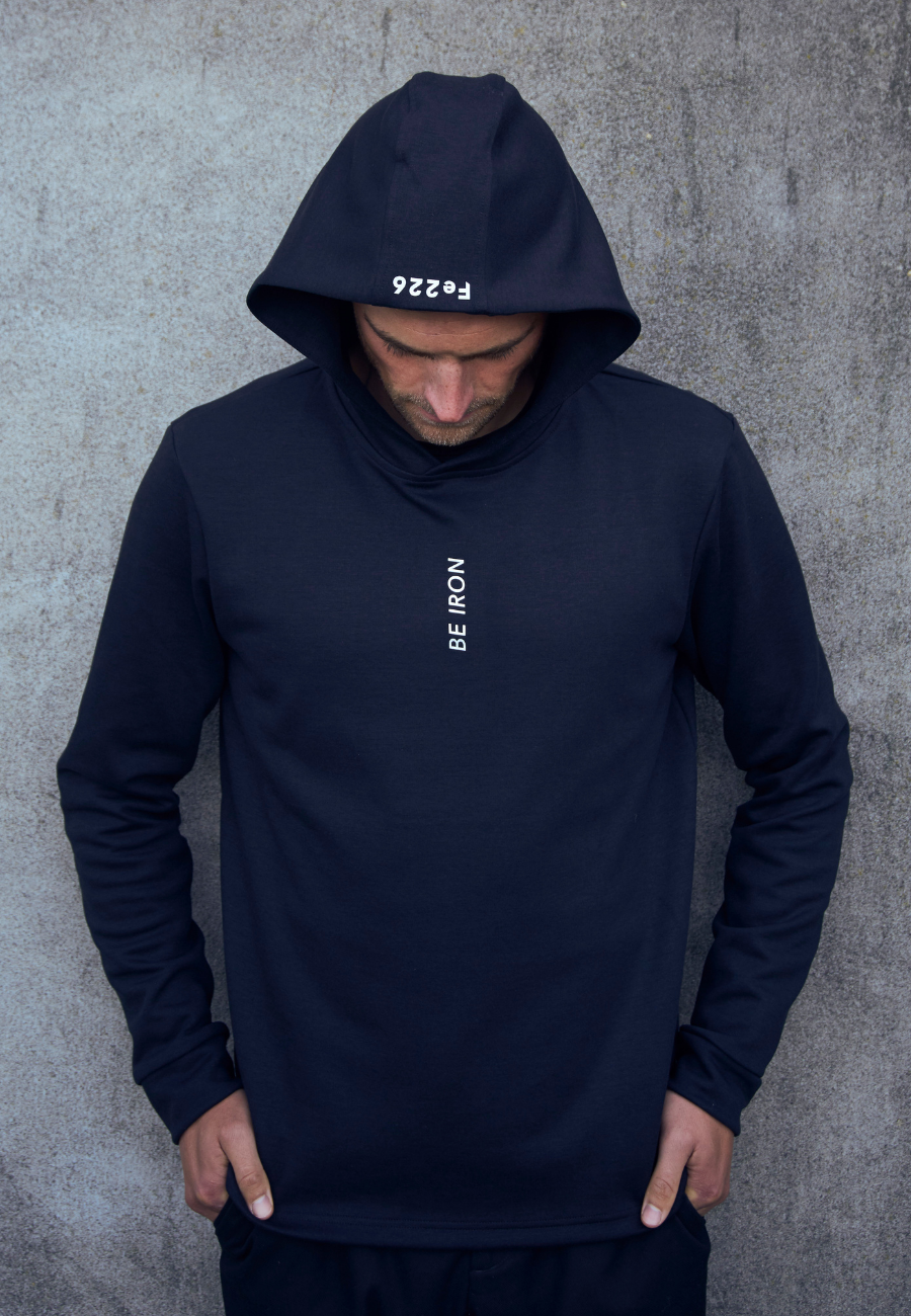 The Fe226 BE IRON Hoodie is responsibly produced in Europe to make you look good. And fit - no baggy parts here, it is rather snug fit. The high quality Poly-cotton fabric feels super soft and is one of the most advanced from fashion industry and always stays in shape. You don't have to worry about this, it will always look good on you, keeps its shape and form even after years of use.