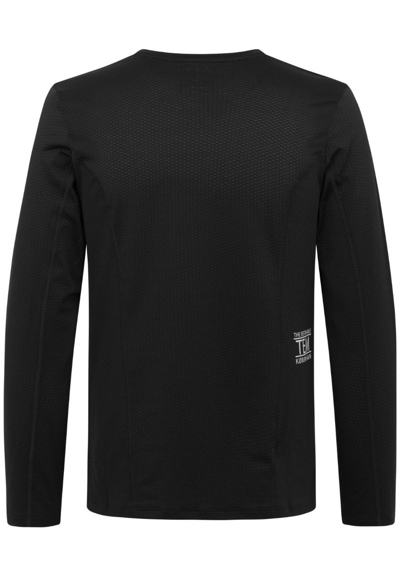 Black Long Sleeved Fe226 Baselayer will keep you warm and comfortable in winter, autumn, spring while running and cycling. Wear it with your running jacket, cycling jersey or cycling jacket. Perfect-fit four-panel construction, light, quick drying and better ventilated. Odour-free, sweat-wicking and super-comfortable
