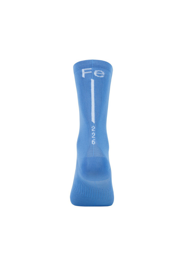 Fe226 Cycling & Running Socks ultra marine blue. Odour-crunching endurance sport performance sock for running and cycling that eliminates smell. Light compression stabilizes your foot without leaving marks on your leg. Match with Fe226 running shirts, Fe226 running singlets and Fe226 bike jersey.