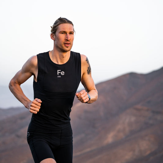 "Enhance your running performance with the Fe226 Perfect Posture Running Top. Designed to support your core and shoulders, it improves breathing, reduces shoulder tension, and minimizes side drop and swing. Experience improved power transmission from your core to hip flexors, allowing you to run faster and better. Elevate your runs with Fe226."