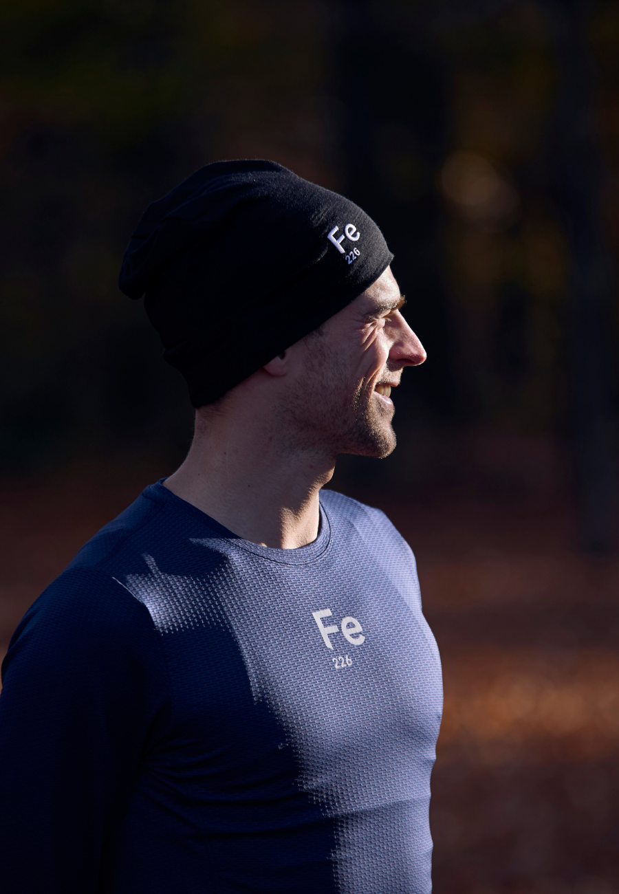 This merino wool beanie is 100% organic, naturally antibacterial, odourless, quickdry, temperature-regulating. The Fe226 beanie is guaranteed to be your headwarmer for running and cycling in any weather condition. Fold to warm your ears with three layers of wool. It is thin enough to be worn under your cycling helmet as well. 