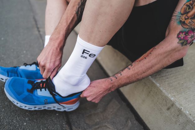 Fe226 Running & Cycling Socks in white are antibacterial and will not smell. Perfect white sport socks for running, cycling, marathon, ironman triathlon, half marathon, run, bike and racing