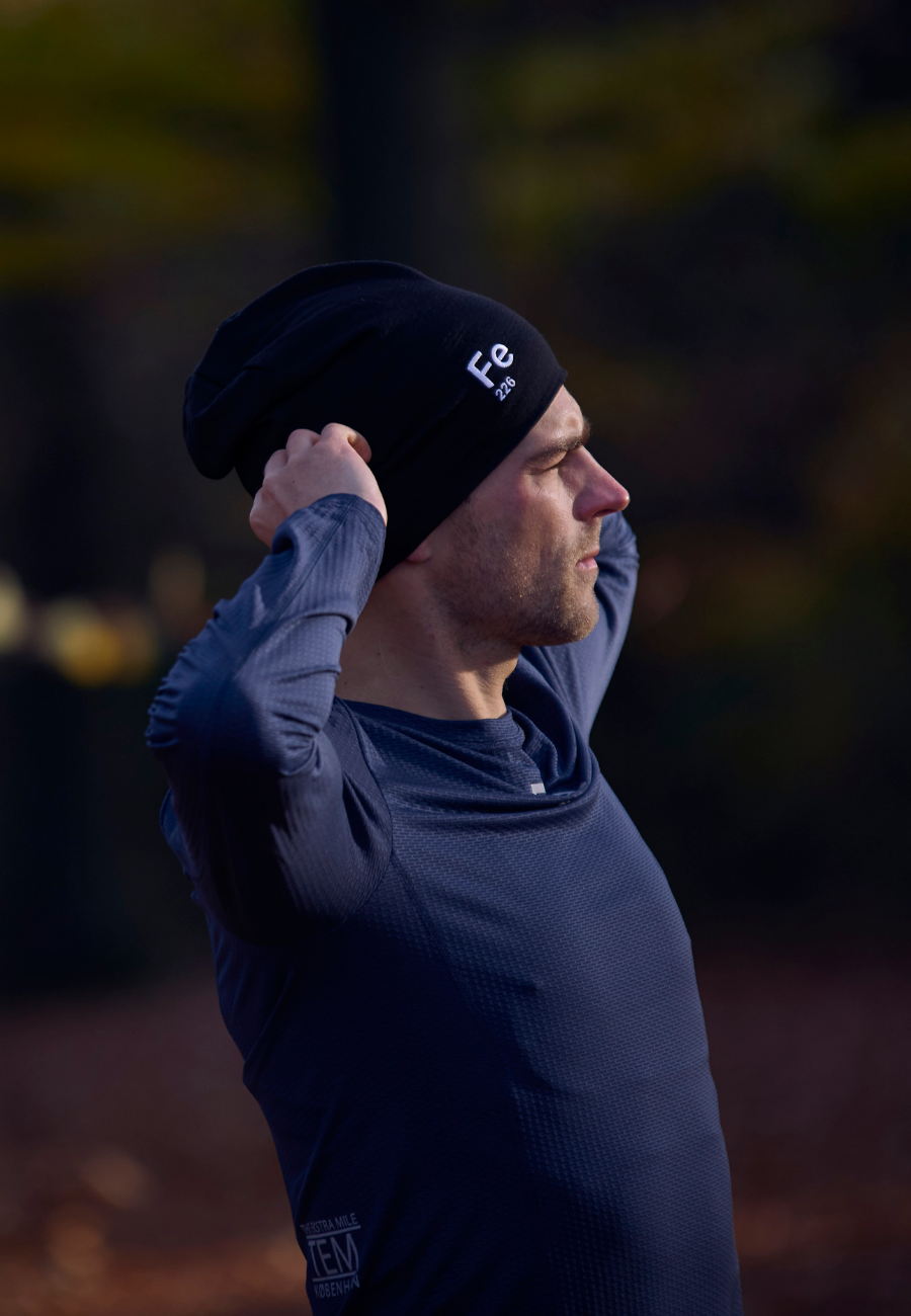 This merino wool beanie is 100% organic, naturally antibacterial, odourless, quickdry, temperature-regulating. The Fe226 beanie is guaranteed to be your headwarmer for running and cycling in any weather condition. Fold to warm your ears with three layers of wool. It is thin enough to be worn under your cycling helmet as well. 