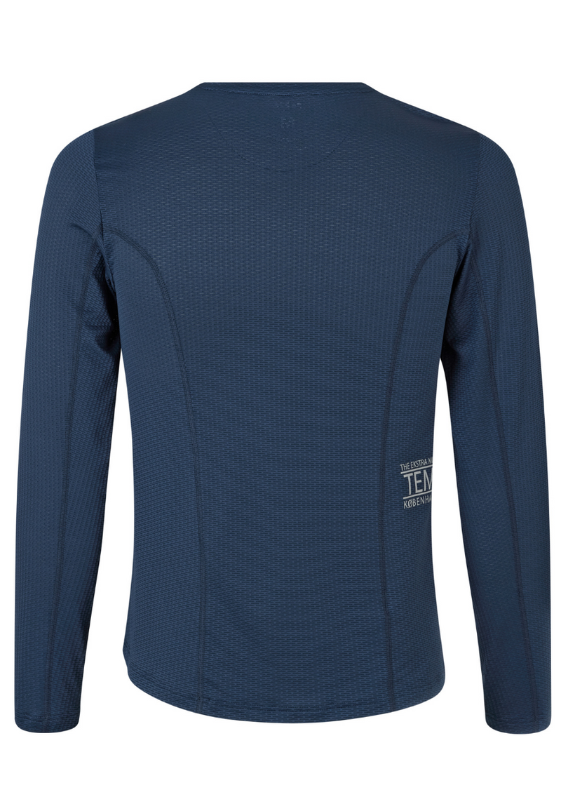 Optimize your search with our Long Sleeved Baselayer, designed to keep you warm and cozy during autumn, winter, and spring. Perfect for endurance sports, wear it as a base layer under your running or cycling gear for added comfort and insulation.