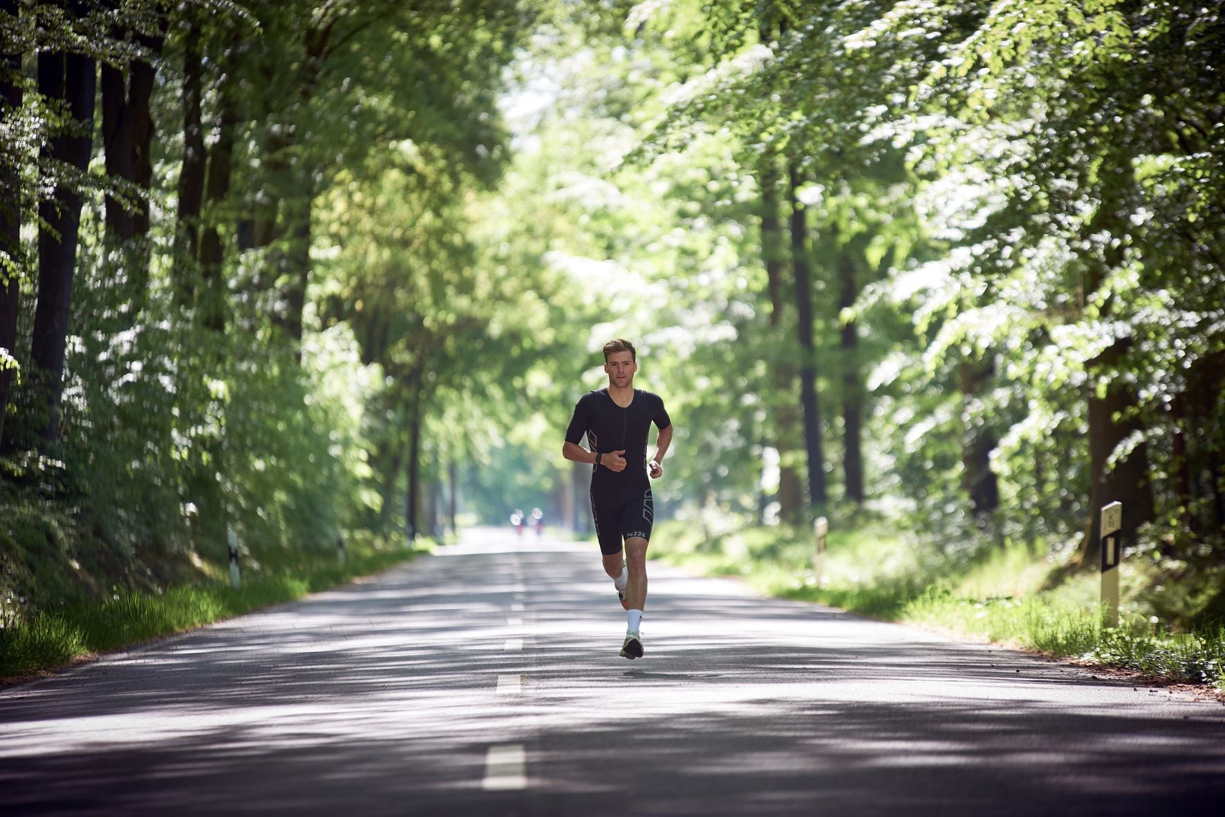 The Fe226 AeroForce Triathlon Suit supports your run, when you get tired. Also has pockets for Gel and bar during marathon, half marathon, Ironman 70.3, Ironman and triathlon running
