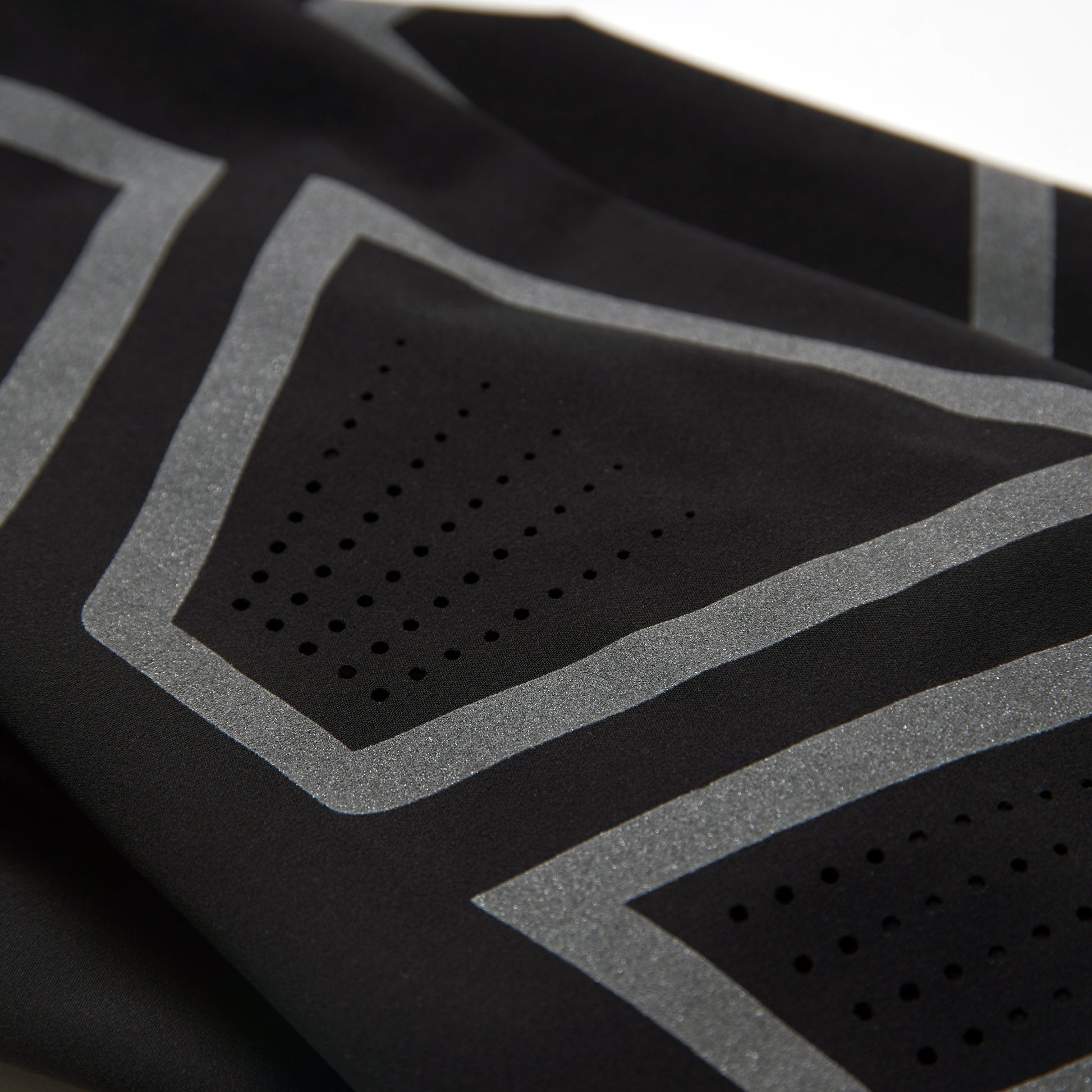 High-End and fast! THE Fe226 AeroForce Triathlon Suit is our fastest tri suit. aerodynamic wind tunnel test winner. Some pros even bought it to race Ironman Hawaii, Ironman 70.3, Ironman and other triathlon races on the highest level.