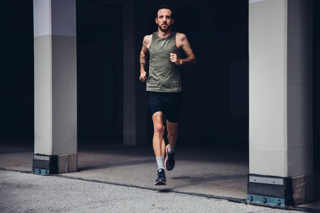 With unique Fe226 perfect-fit four-panel construction, we made THE RUNNING SINGLET light, quick drying and ventilated. The Running Singlet is odour-free. Wash less