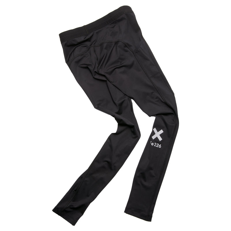 The Fe226 Long Running Tight is made in europe in high quality. For autumn, winter and spring runs and a high temperature range. Thin high tech fabric will keep you warm and dry without restraining your movement. Side pockets for smart phone, keys. Perfect long running tight for running and triathlon training. Odour free and anti-bacterial.
