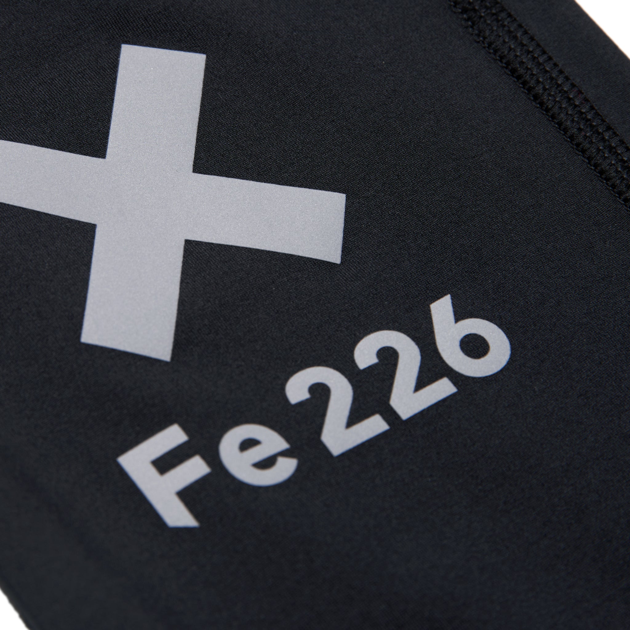 The Fe226 Long Running Tight is made in europe in high quality. For autumn, winter and spring runs and a high temperature range. Thin high tech fabric will keep you warm and dry without restraining your movement. Side pockets for smart phone, keys. Perfect long running tight for running and triathlon training. Odour free and anti-bacterial.