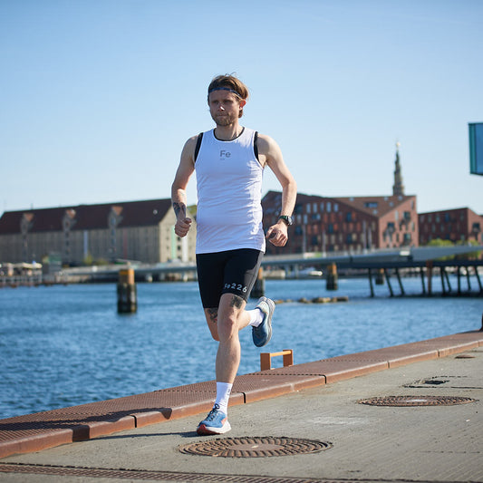 "Enhance your running performance with the Fe226 Muscle Activator Running Short Tight. Designed to support and activate your muscles, this running short tight empowers you to run better and faster, helping you become a stronger runner with every stride. Elevate your training with Fe226."