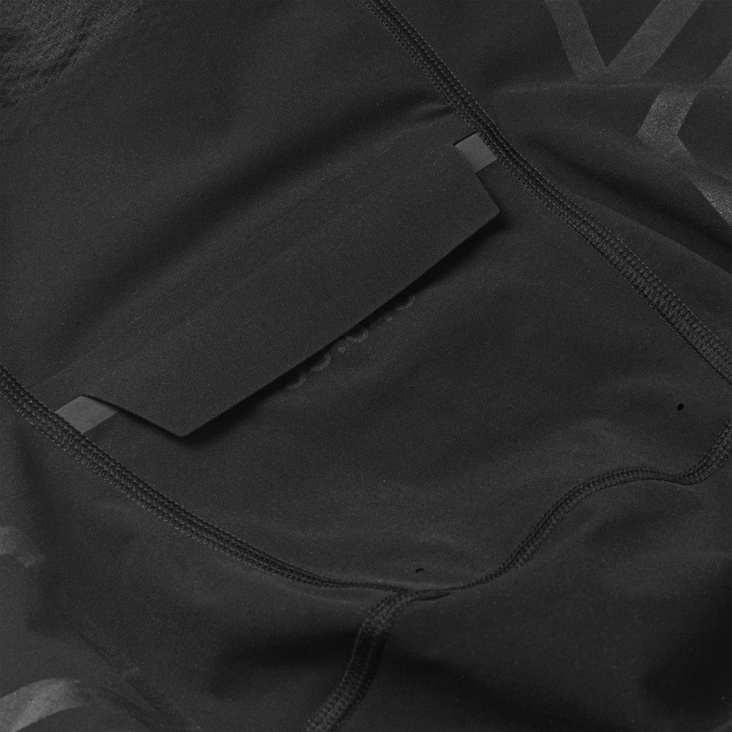 Aero! The Fe226 AeroForce Triathlon Suit has many aerodynamic features, that makes it the fastest and best triathlon and time trial suit we ever made. Wind tunnel test winner